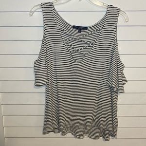 One Love Clothing Size L Off The Shoulder Top